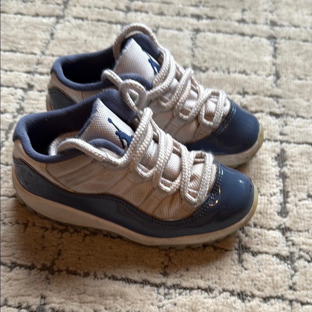Jordan 11 Retro Low